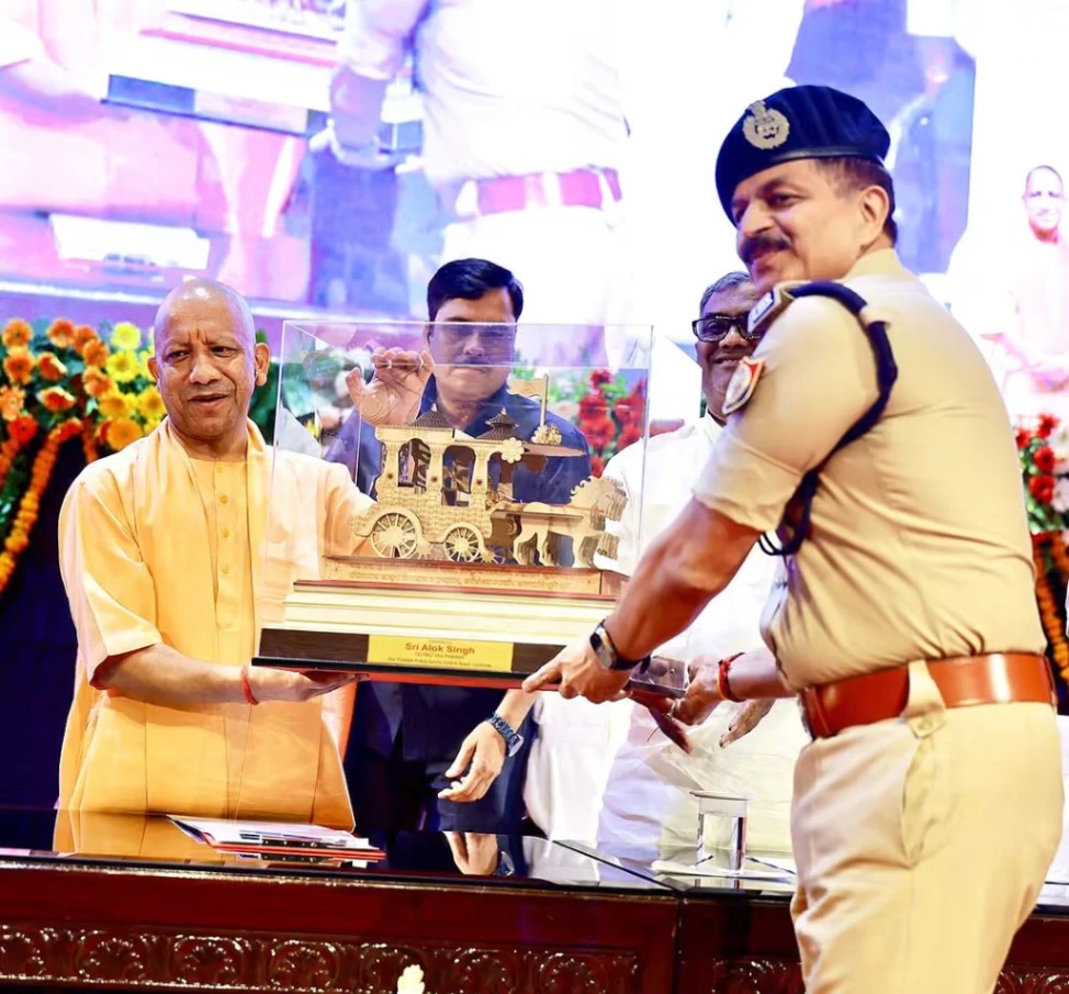 UP Police में 470 खिलाड़ियों को CM योगी ने बांटे नियुक्ति-पत्र, बोले- ‘जर्सी’ वाला जज्बा अब ‘वर्दी’ में भी दिखाएं