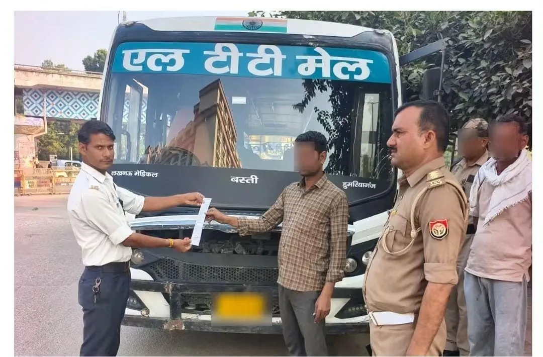 लखनऊ-अयोध्या रोड पर ट्रैफिक पुलिस का बड़ा एक्शन! फुटकर सवारी बैठाने वालों की खैर नहीं, चालान के साथ वाहन भी सीज