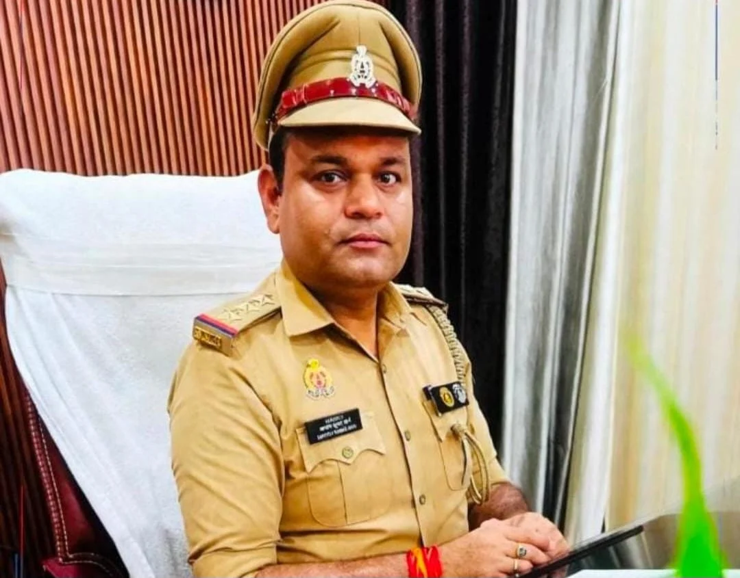 लखनऊ ट्रिपल मर्डर के बाद पुलिस महकमे में बड़ा एक्शन, थाना प्रभारी और चौकी प्रभारी निलंबित