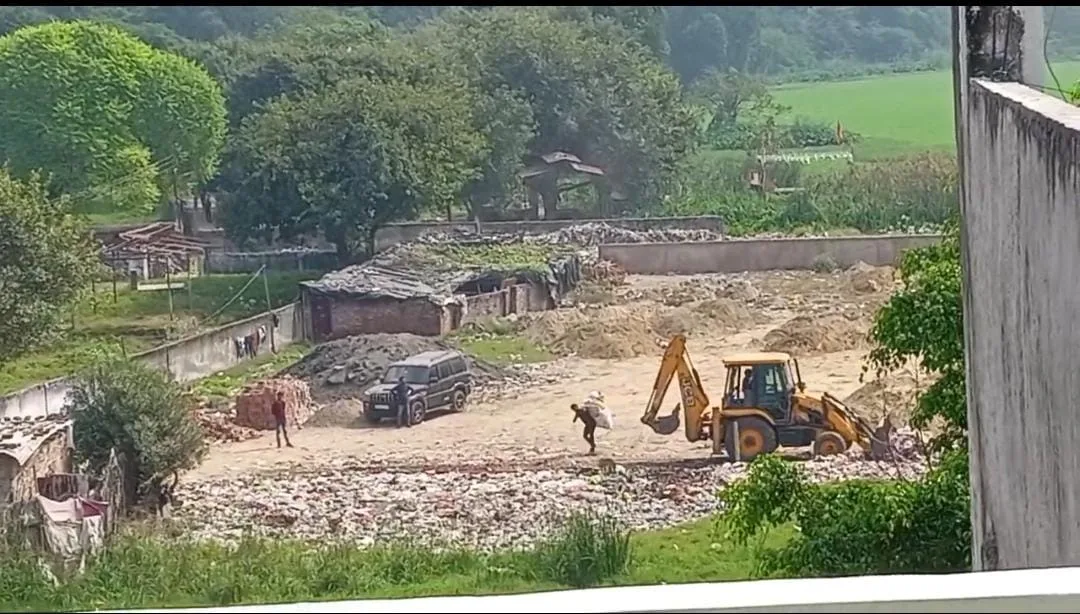 मोती झील के अस्तित्व पर खतरे का आरोप, मलबे से पाटे जाने की शिकायत; LDA और प्रशासन से जांच की मांग