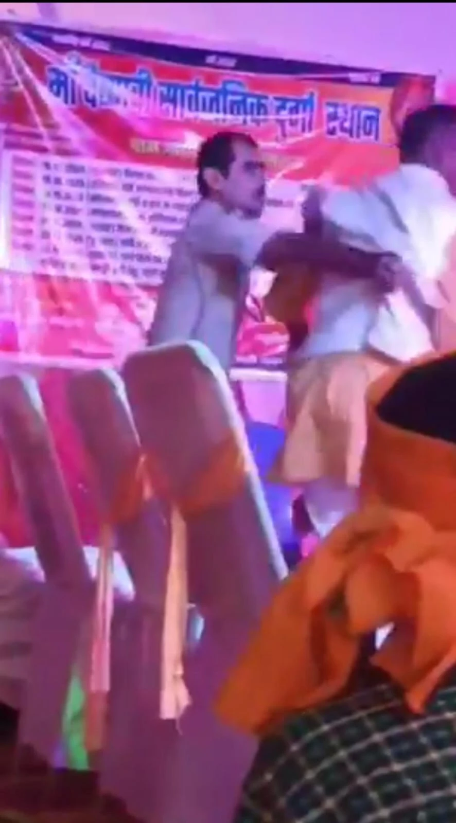 बेगूसराय में महिला डांसर से मारपीट का आरोप, विरोध पर दारोगा ने निकाली पिस्टल? SP ने दिए जांच के आदेश