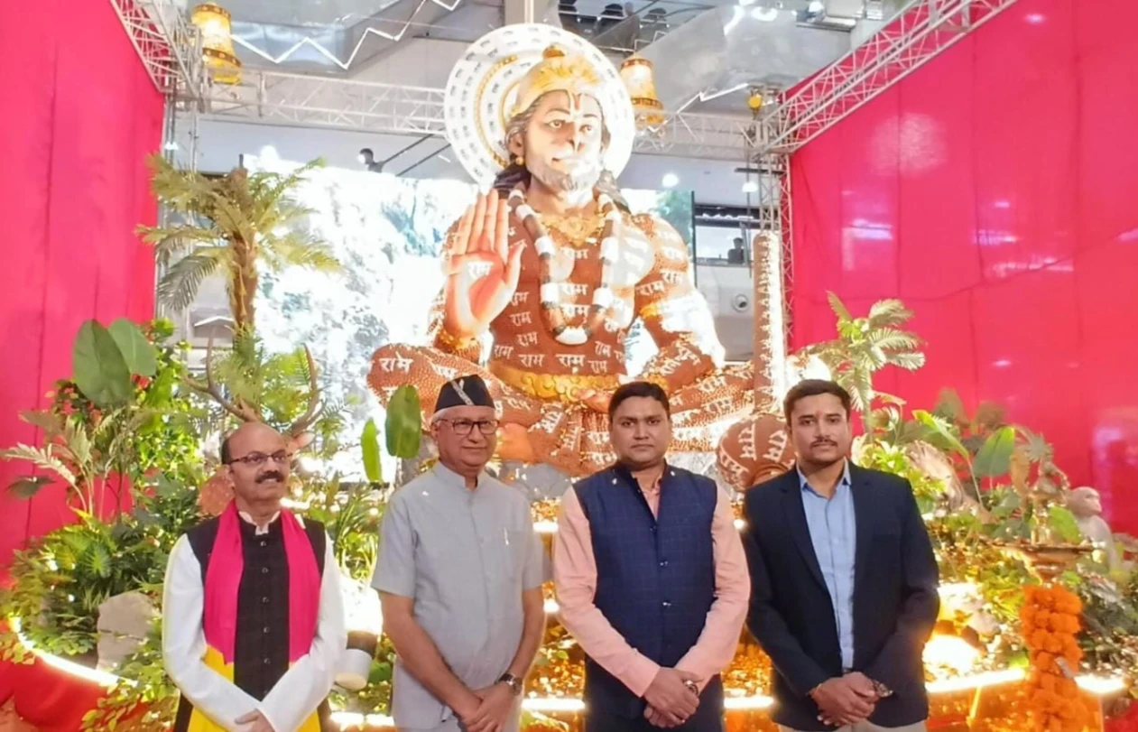 50 हजार से अधिक पत्थरों पर अंकित ‘राम-राम’ से साकार हुई 24 फीट ऊंची भव्य हनुमान प्रतिमा, लखनऊ में विधायक डॉ. नीरज बोरा ने किया अनावरण