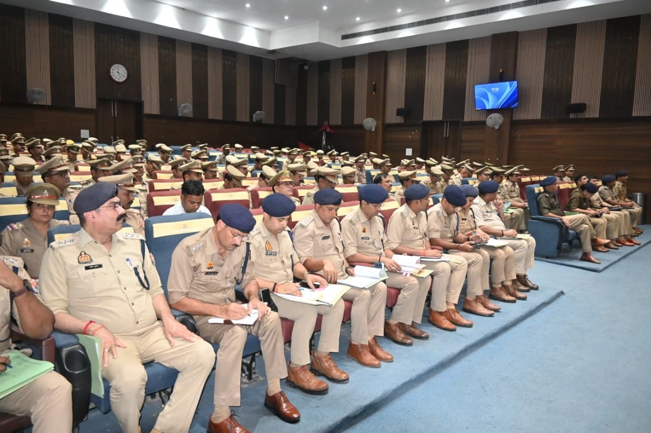 वाराणसी पुलिस आयुक्त मोहित अग्रवाल सख्त: हर थाने से रात में 25% पुलिस बल करेगा गश्त, जनशिकायतों में लापरवाही पर होगी जवाबदेही
