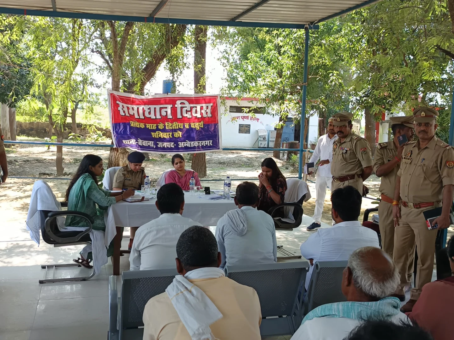 अम्बेडकरनगर: थाना समाधान दिवस पर डीएम ईशा प्रिया और एसपी प्राची सिंह ने सुनीं जनसमस्याएं, अधिकारियों को दिए सख्त निर्देश