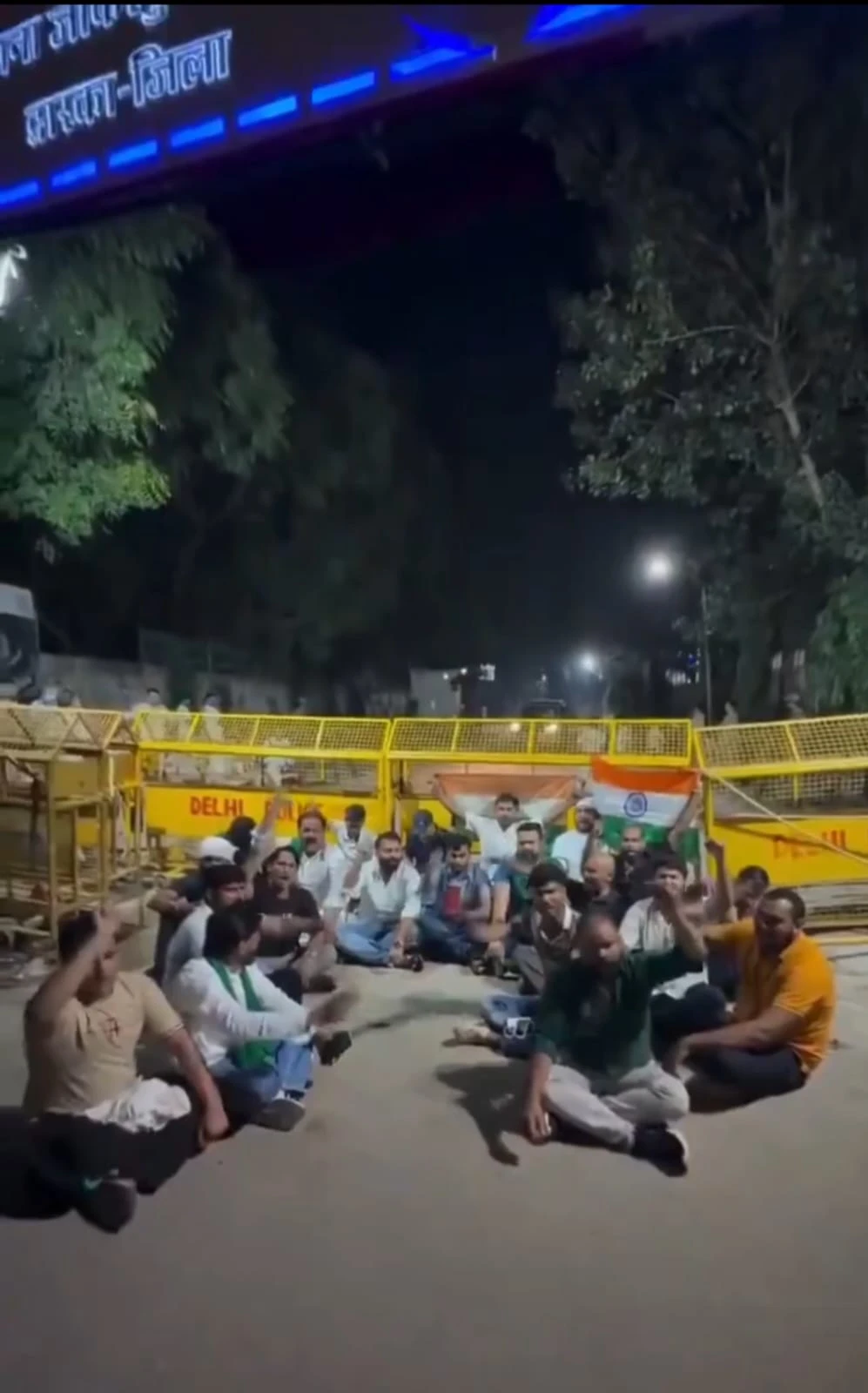 जंतर-मंतर पर बवाल! गेट फांदकर पहुंचे CJP नेता, ‘ज्ञानेश कुमार इस्तीफा दो’ के नारों से गूंजा इलाका!