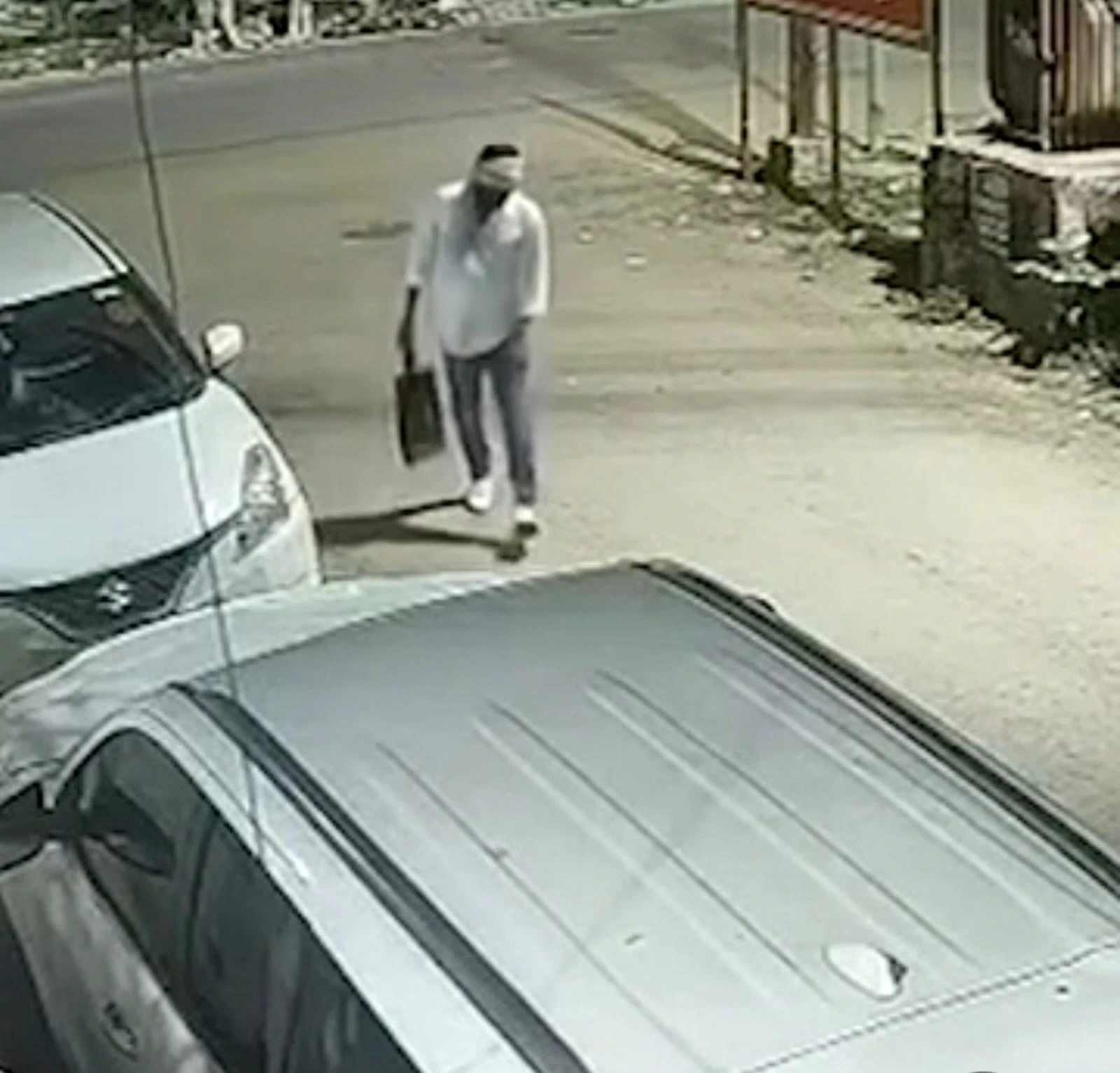 प्रयागराज में BJP नेता की ₹50 लाख की फॉर्च्यूनर चोरी! 50 सेकेंड में कार लेकर फरार हुआ चोर?
