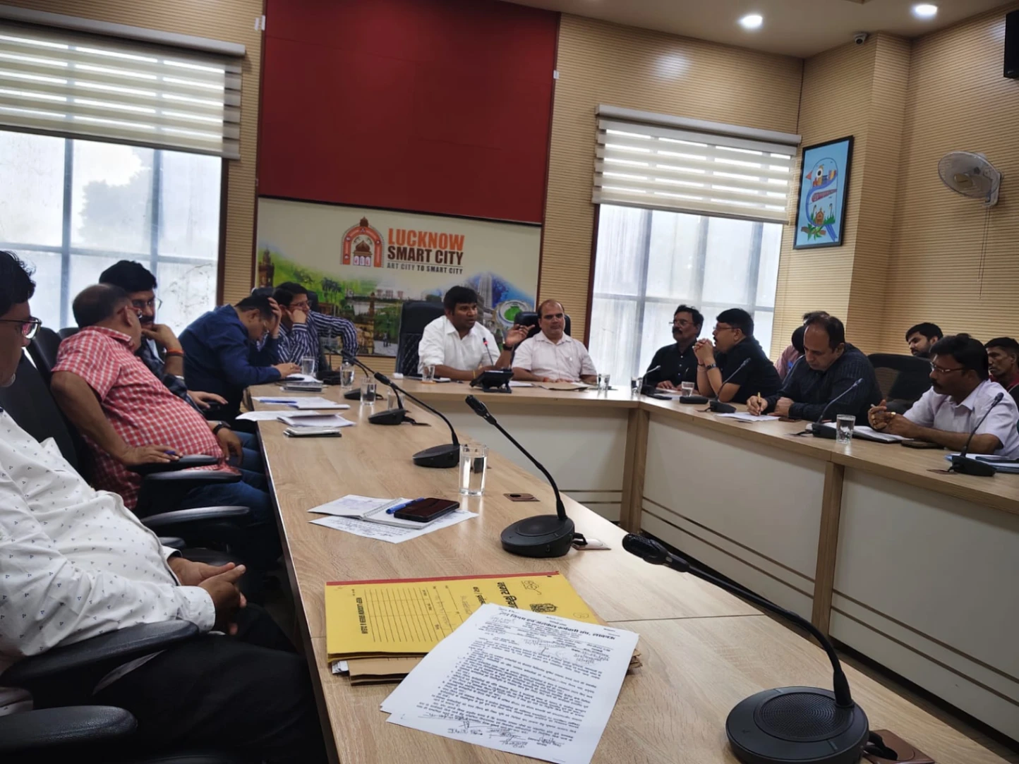 लखनऊ नगर निगम के कर्मचारियों की 11 मांगें! कैशलेस इलाज से लेकर वेतन, पदोन्नति और पेंशन तक उठे मुद्दे