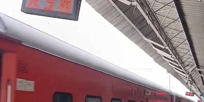 दिल्ली से गोरखपुर-बिहार जाने वालों के लिए रेलवे का तोहफा, 5 नवंबर से अनारक्षित स्पेशल ट्रेन शुरू