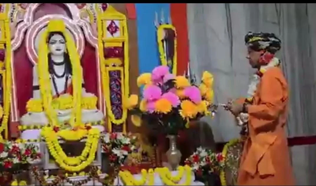 सनातनी शेर का धर्म भी अटल, संकल्प भी विराट! योगी आदित्यनाथ का विजयादशमी वाला पारंपरिक अंदाज़!