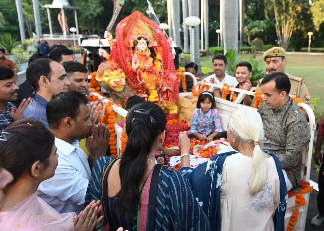 जन भवन में मां दुर्गा को भावपूर्ण विदाई, राज्यपाल आनंदीबेन पटेल ने की पूजा-अर्चना; 9,693 श्रद्धालुओं ने गरबा महोत्सव में लिया हिस्सा
