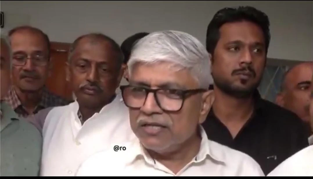 यूपी की सियासत में INDIA गठबंधन में घमासान! अखिलेश की 'NO ENTRY' के बाद राजेंद्र पाल गौतम का अलग रुख, स्वामी प्रसाद मौर्य पर बढ़ी तकरार