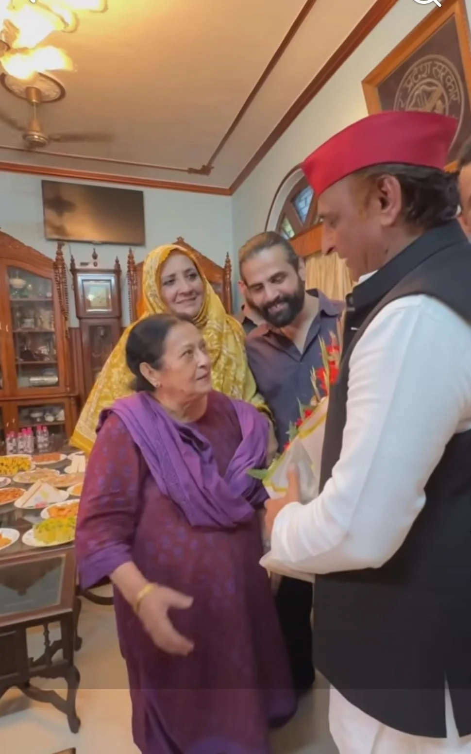 रामपुर में अखिलेश यादव की आजम खान से जेल में मुलाकात, फिर परिवार से मिले; दौरे ने बढ़ाई सियासी हलचल