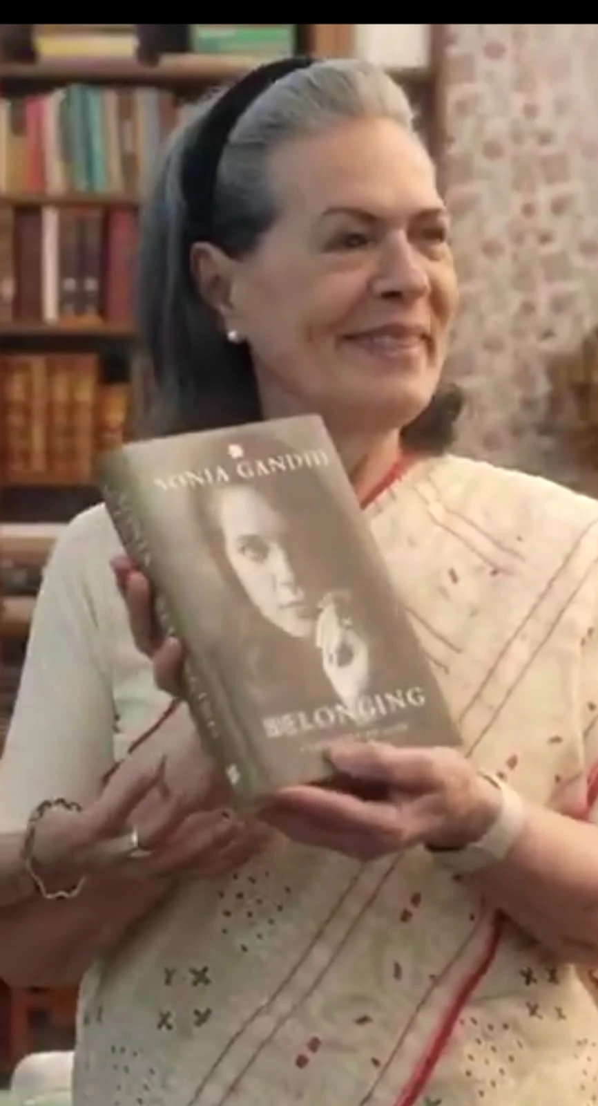 सोनिया गांधी की किताब ‘Belonging’ का फर्स्ट लुक जारी, इंस्टाग्राम पर नई शुरुआत