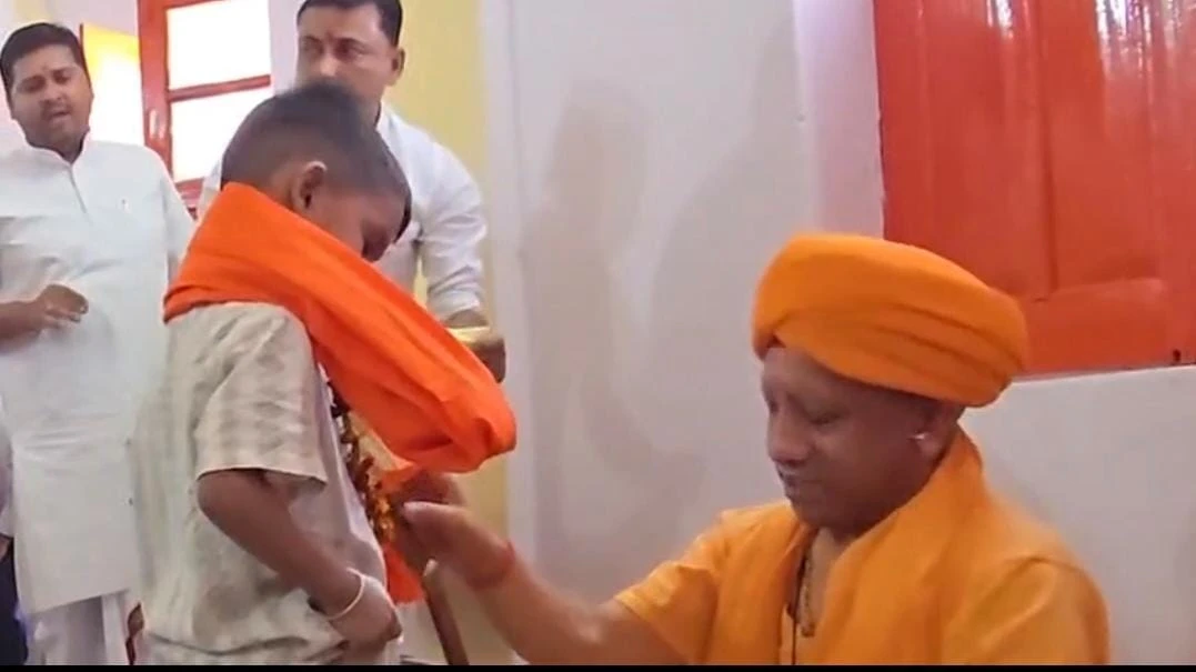 महानवमी पर गोरखनाथ मंदिर में कन्या पूजन, CM योगी ने मां दुर्गा से की प्रदेश की सुख-समृद्धि की कामना