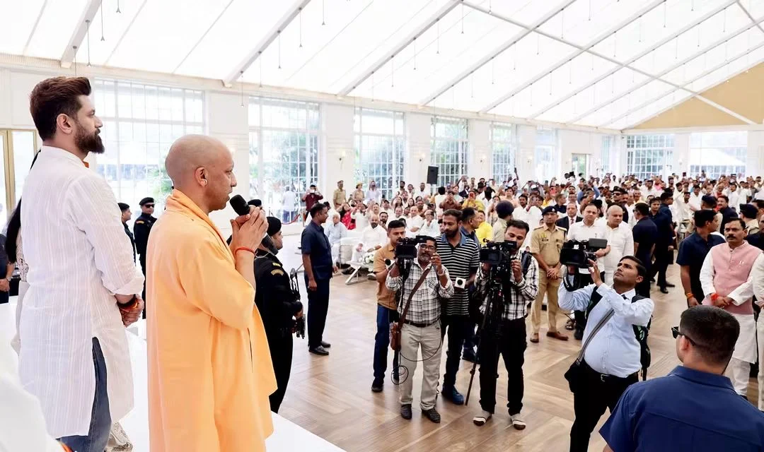 लखनऊ में रामविलास पासवान की पुण्यतिथि पर श्रद्धांजलि सभा, राज्यपाल आनंदीबेन पटेल और CM योगी ने अर्पित किए पुष्प