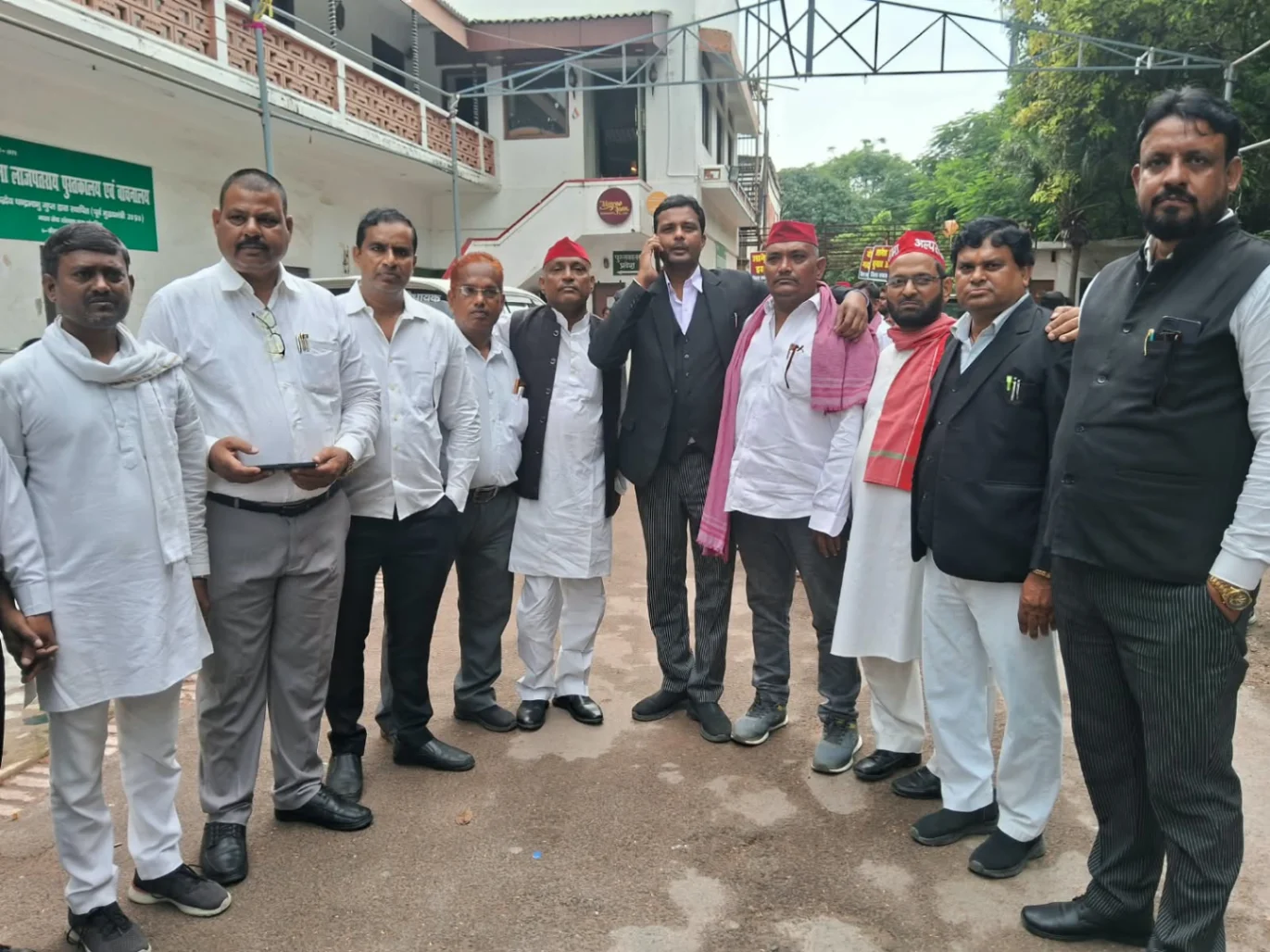 लखनऊ में मुख्य चुनाव आयुक्त ज्ञानेश कुमार के खिलाफ सपा का हल्ला बोल, इस्तीफे की मांग को लेकर प्रदर्शन