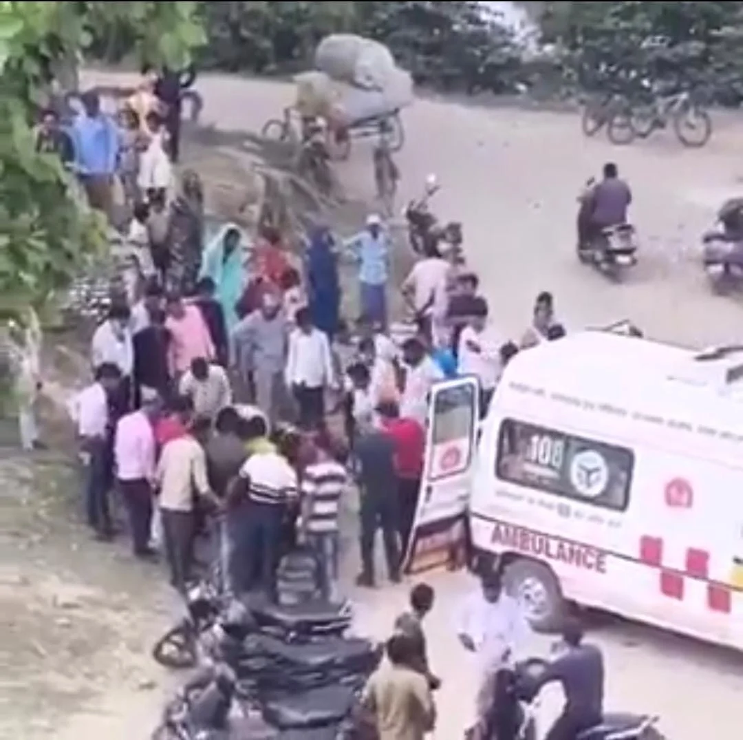 VARANASI BREAKING | रामनगर रामलीला में बेकाबू हाथी का तांडव! महावत को पटककर किया गंभीर घायल, राम-रावण युद्ध का प्रसंग टला