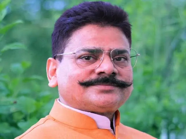 कॉकरोच जनता पार्टी के खिलाफ जांच की मांग, अभिजीत दीपके पर राष्ट्रद्रोह का मुकदमा दर्ज करने की गोपाल राय ने उठाई मांग