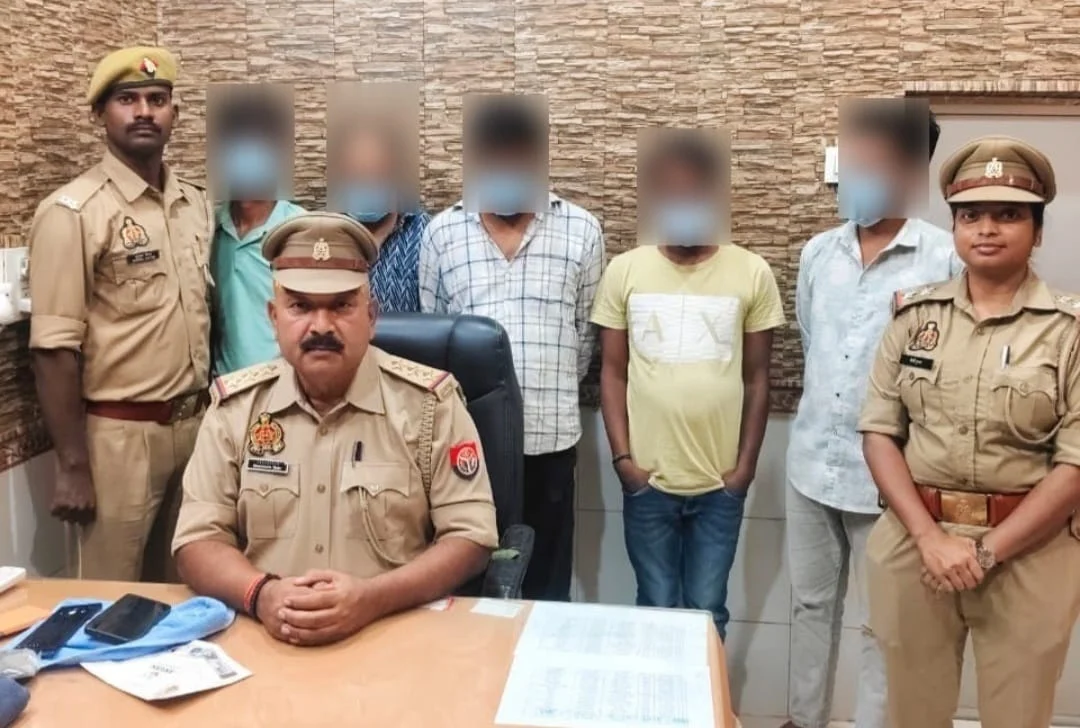 वाराणसी: माताकुंड की गली में चल रहा था जुए का खेल, सिगरा पुलिस ने छापा मारकर 5 आरोपियों को पकड़ा
