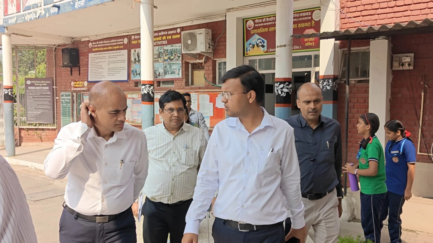 जनगणना 2027 की तैयारी तेज! लखनऊ में 140 फील्ड ट्रेनरों का प्रशिक्षण पूरा, नगर आयुक्त ने दिया सटीक आंकड़ों पर जोर