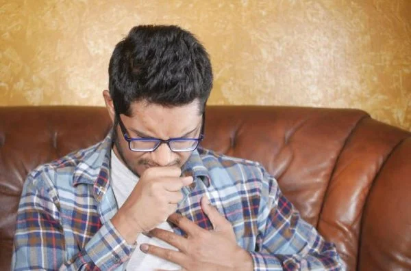 खाना खाने के बाद छाती में जलन क्यों होती है? इन वजहों को समझना है जरूरी