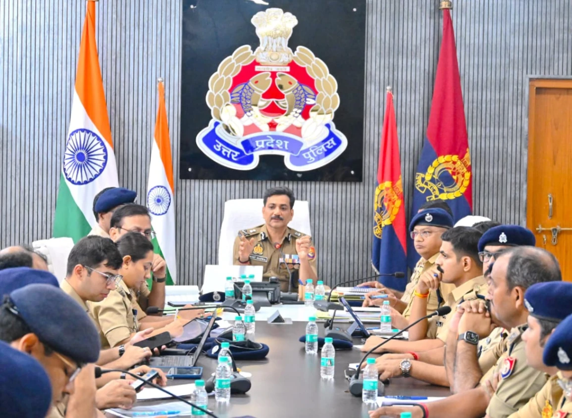 वाराणसी पुलिस कमिश्नर मोहित अग्रवाल का सख्त अल्टीमेटम! अपराध नियंत्रण से ट्रैफिक तक लापरवाही पर होगी कार्रवाई
